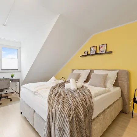 Kingsize Bett, Balkon, Arbeitsplatz, Netflix Апартаменты Пфорцхайм