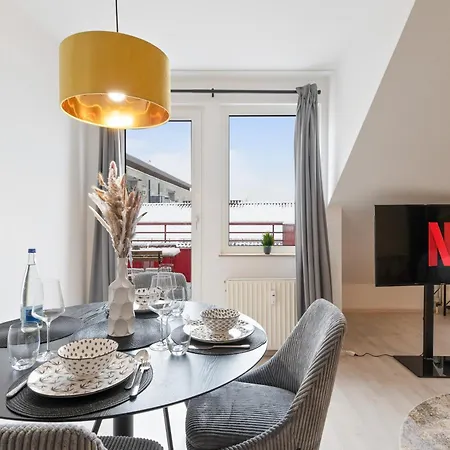 Kingsize Bett, Balkon, Arbeitsplatz, Netflix