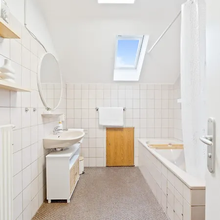 Kingsize Bett, Balkon, Arbeitsplatz, Netflix Апартаменты Пфорцхайм