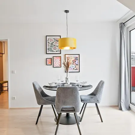 Kingsize Bett, Balkon, Arbeitsplatz, Netflix Апартаменты *