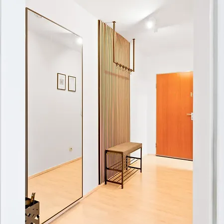 Kingsize Bett, Balkon, Arbeitsplatz, Netflix *