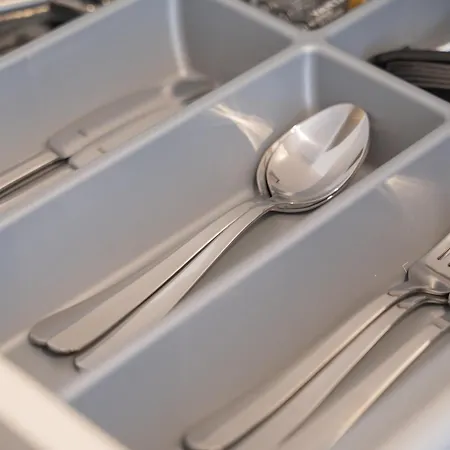 Kingsize Bett, Balkon, Arbeitsplatz, Netflix