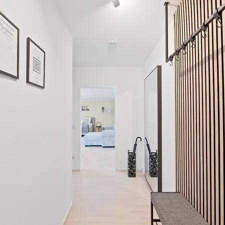 Kingsize Bett, Balkon, Arbeitsplatz, Netflix